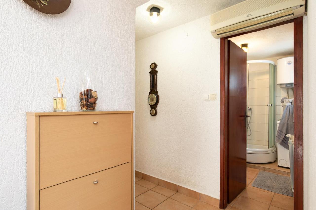 Apartman Umpa Omisalj ภายนอก รูปภาพ